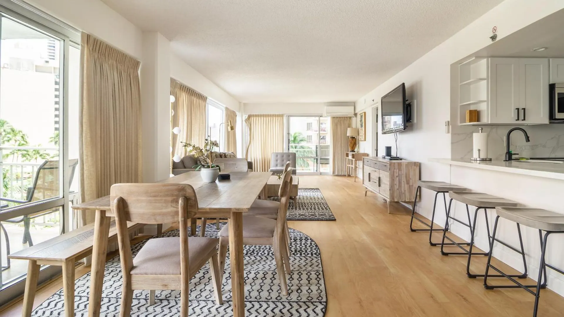 City And Palm View Oceanfront Bliss With Free Parking Honolulu
